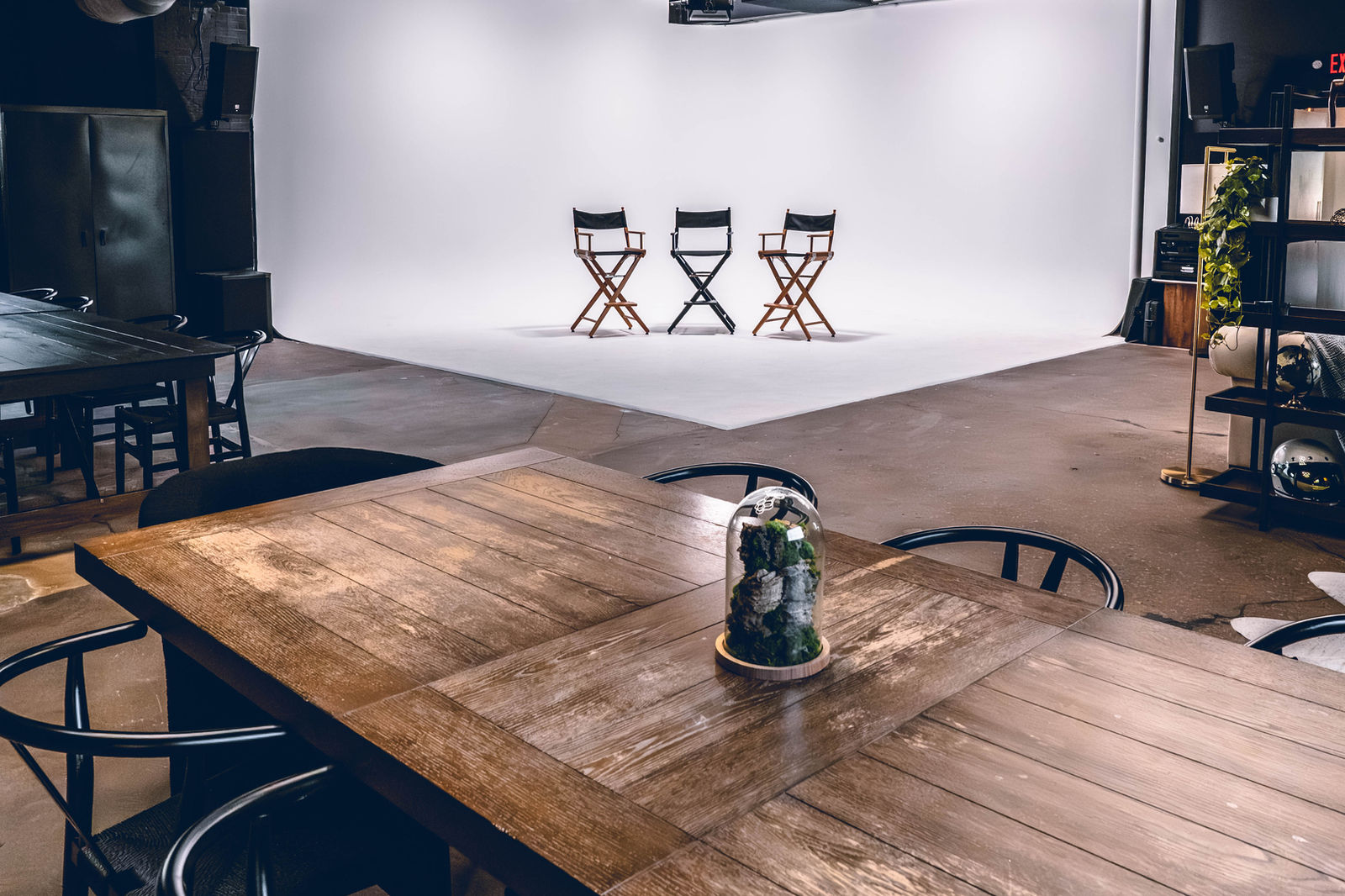 Ellis House, communal table